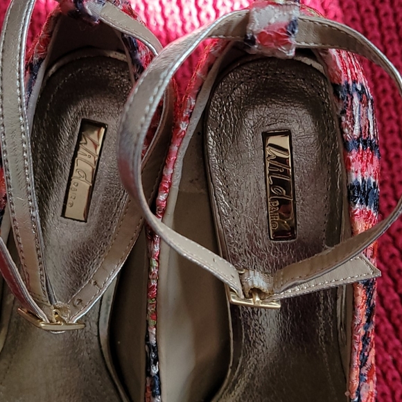 WILD PAIR Multicolor Platform Heels With Studs - Picture 7 of 8